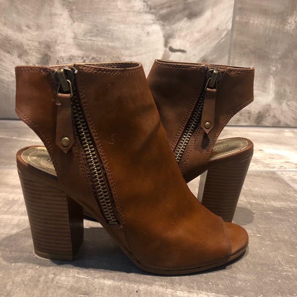 CUT OUT BOOTIES🤎